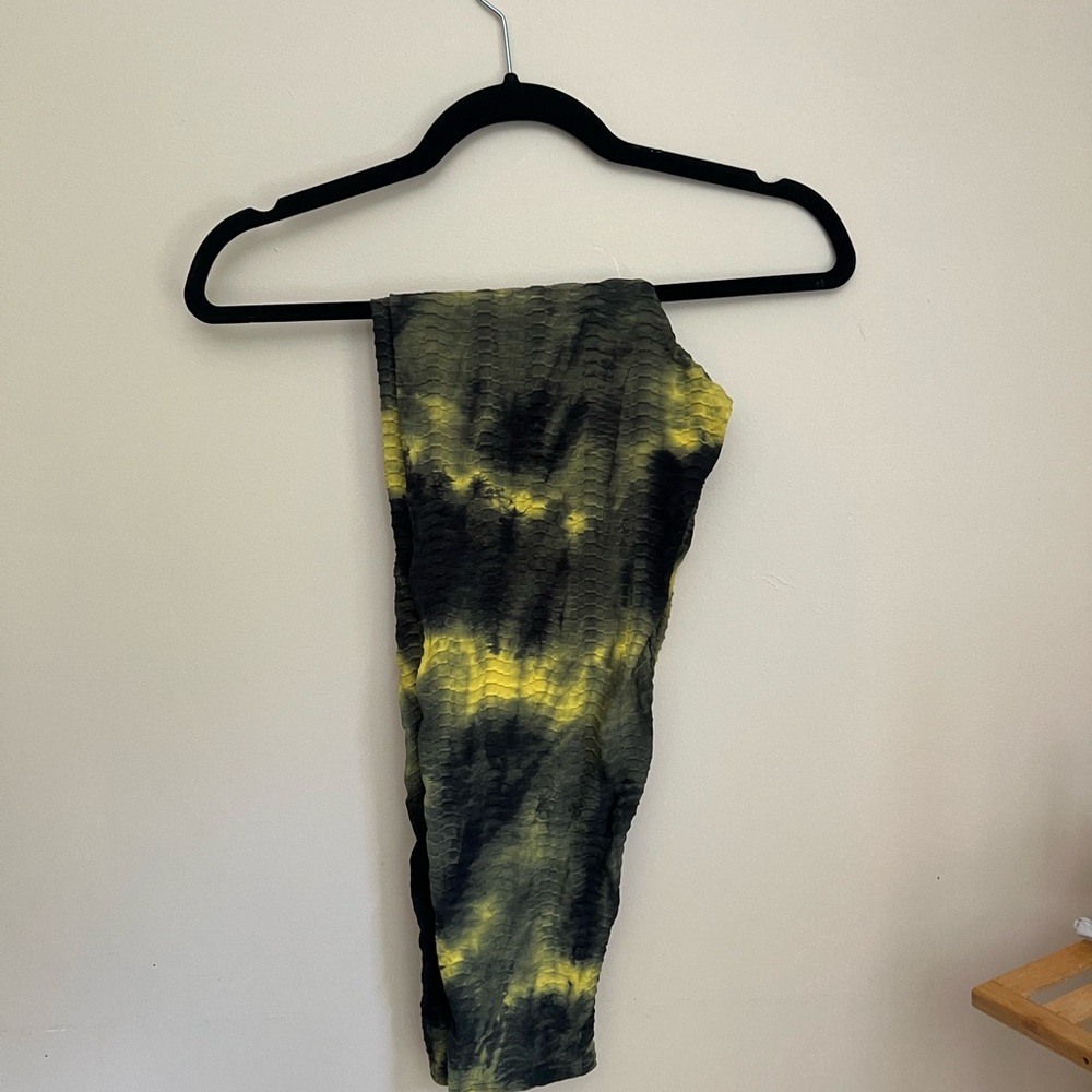 Booty by Brabants Black and Yellow Tie-Dye Leggings